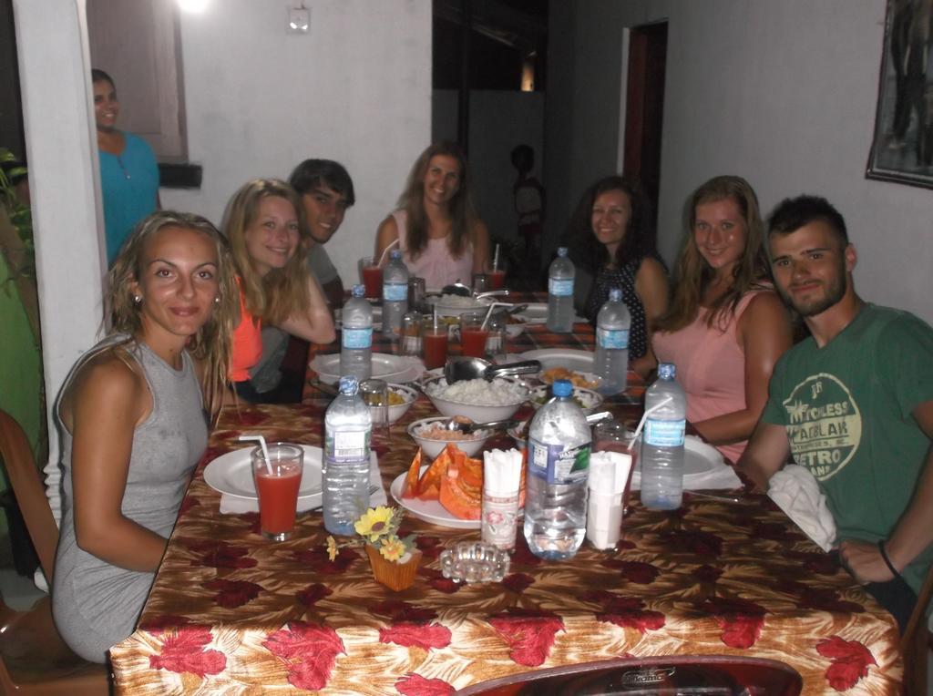 Sanjana Home Stay ฮาบารานา ภายนอก รูปภาพ
